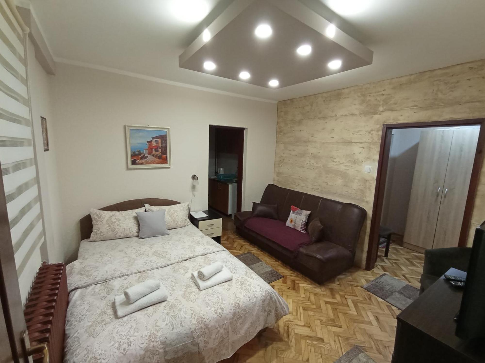 & -mdl Lazic Apartment