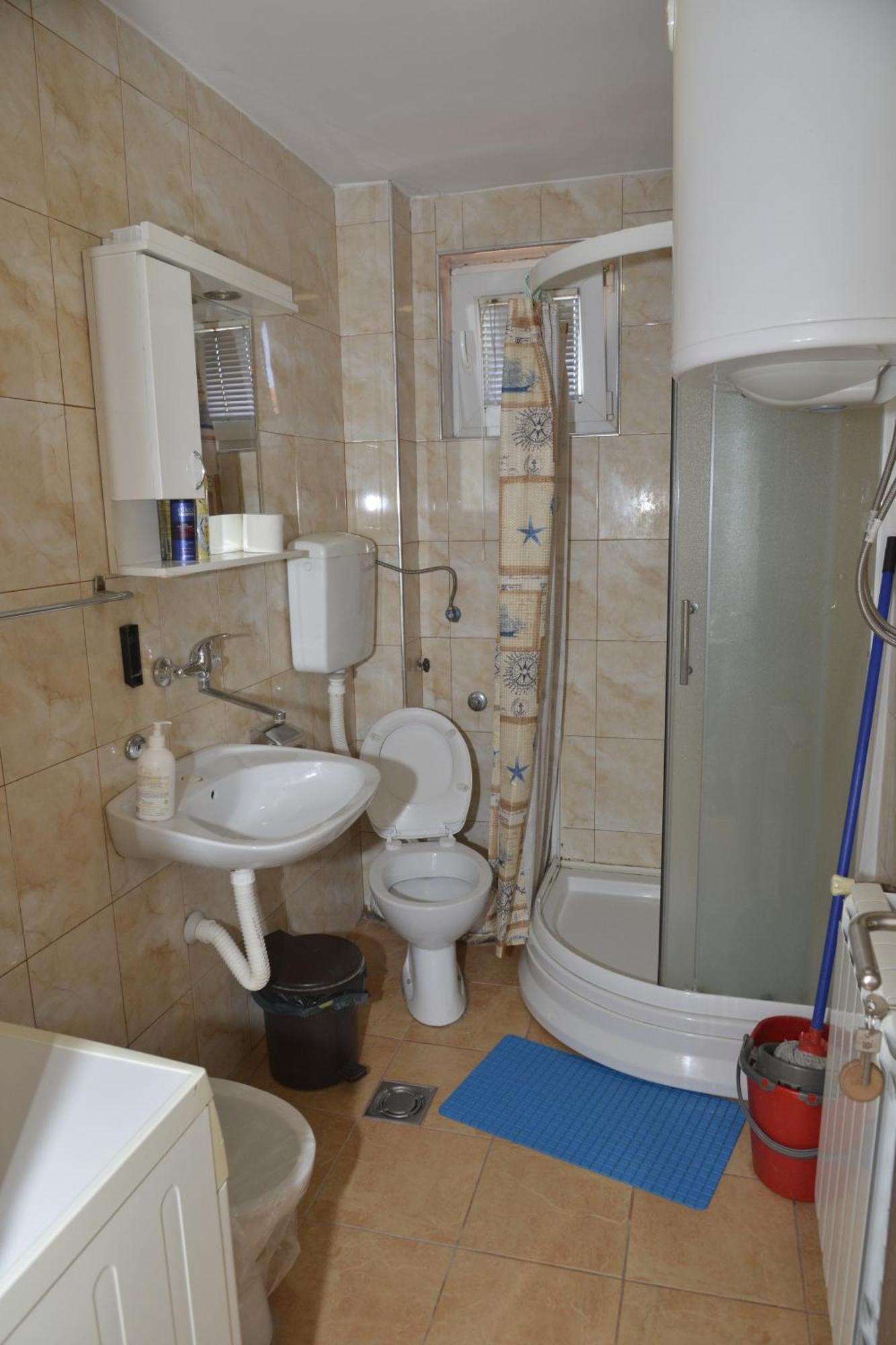 & -mdl Lazic Apartment