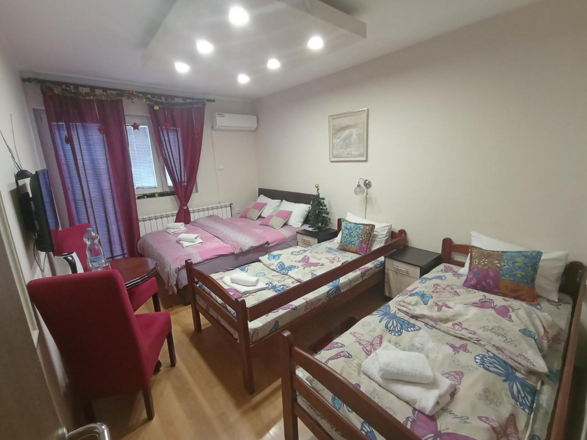 & -mdl Lazic Apartment