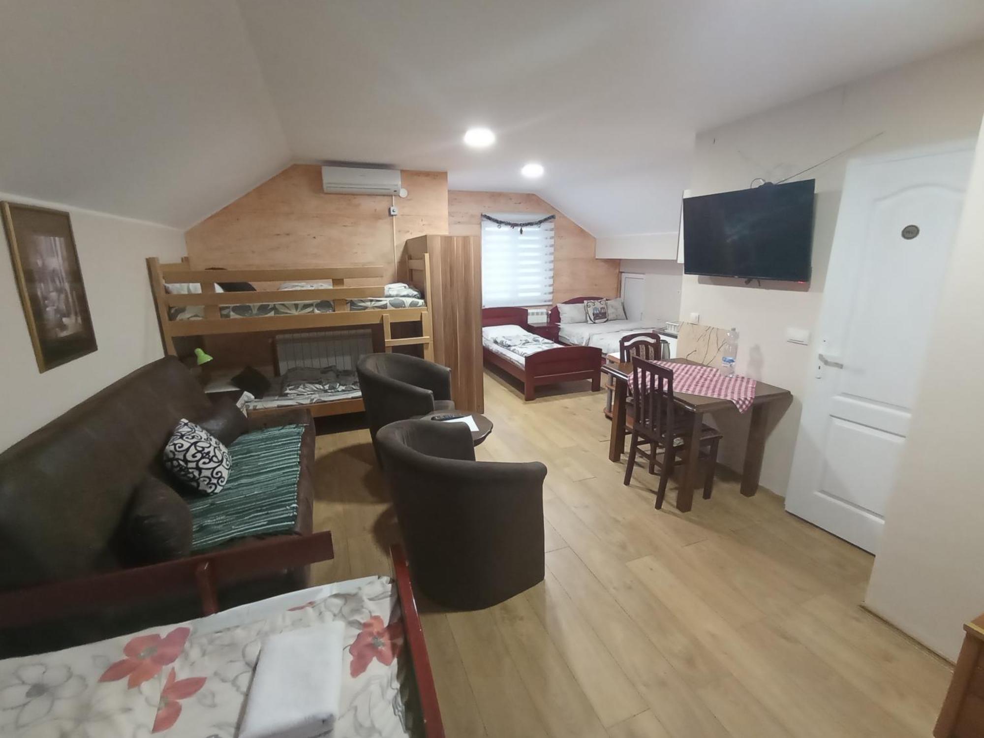 & -mdl Lazic Apartment *