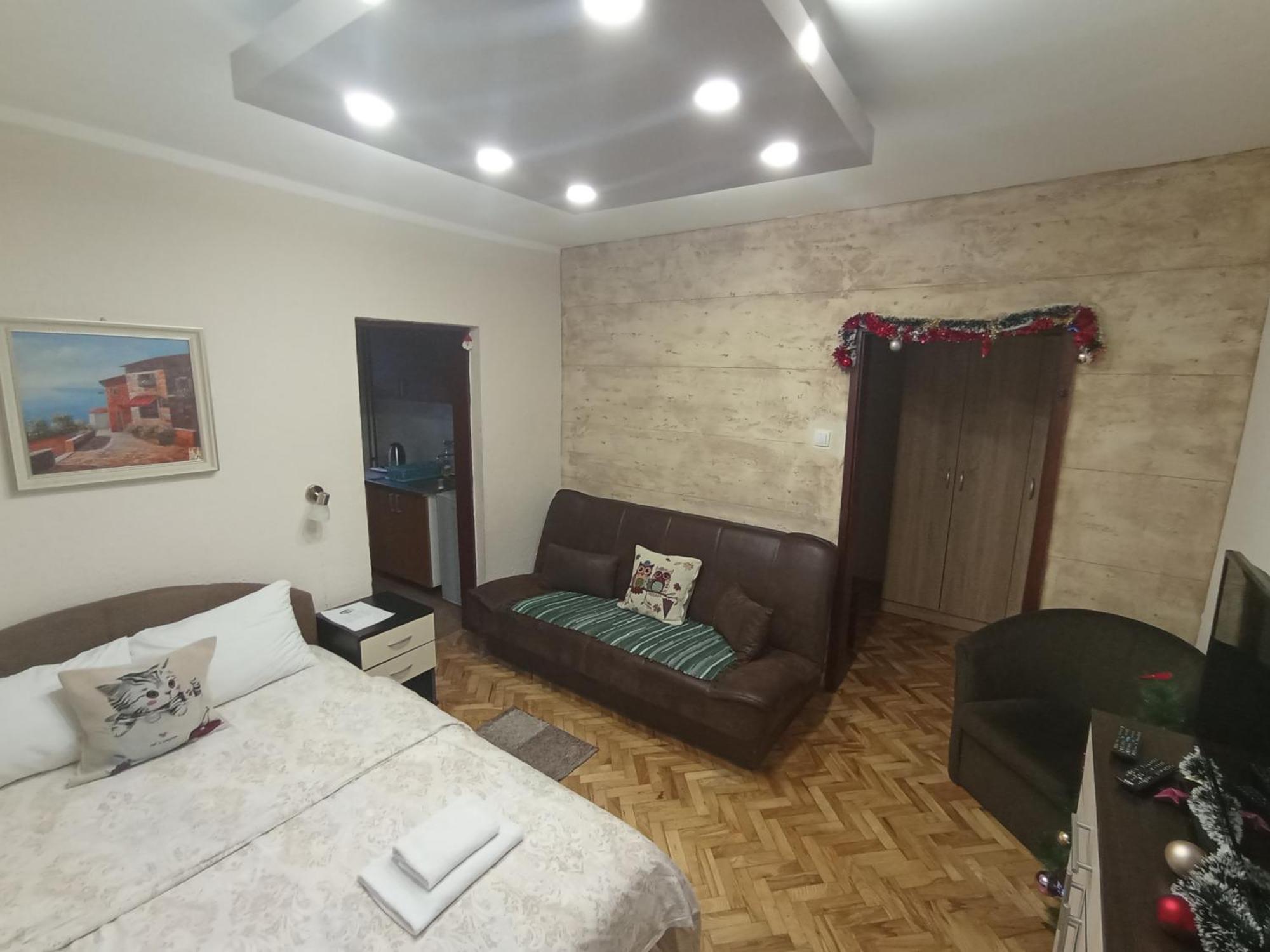 & -mdl Lazic Apartment *